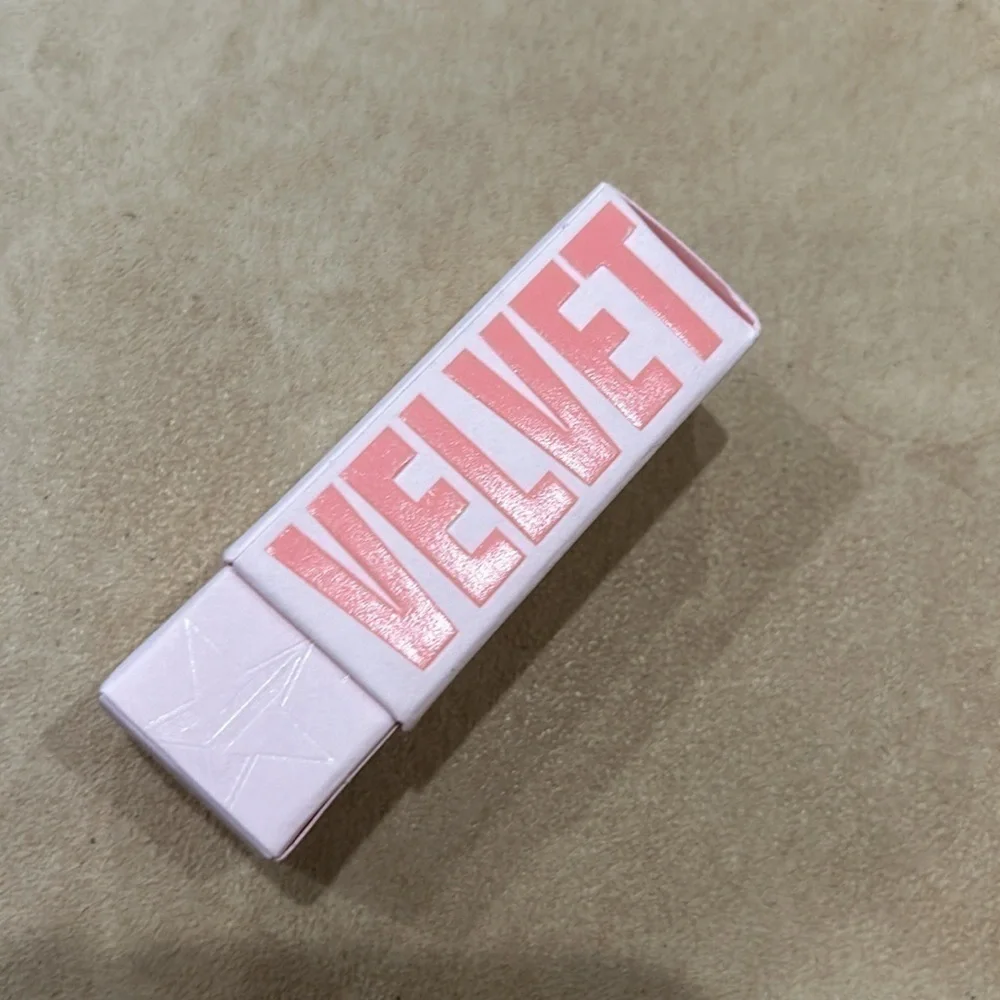 New in box Jeffree Star Velvet Trap Matte Lipstick Dominatrix Full Size brown